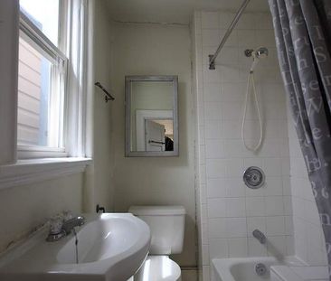 Large 1 Bedroom plus Den & 1 Bath w/ Private Entrance IN THE GLEBE!!! - Photo 3