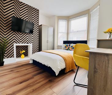 BEDROOM 1- MEDIUM DOUBLE ENSUITE - Photo 1