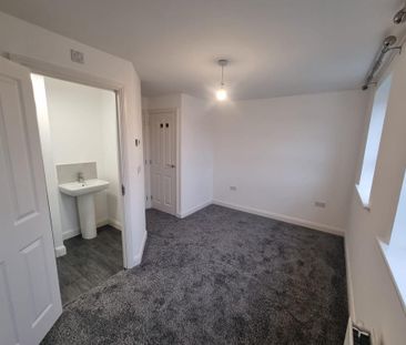2 bedroom terraced house to rent - Photo 4