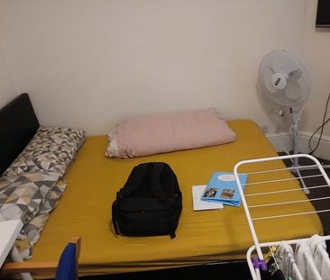 Room in a Shared Flat, Oxford And Cambridge Mansions, NW1 - Photo 1
