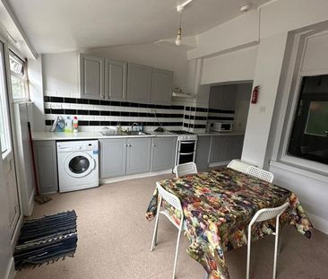 Room in a Shared House, Clements Road, E6 - Photo 6