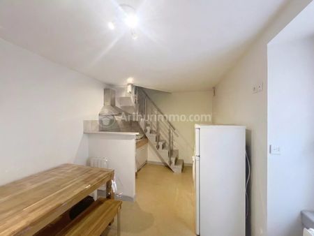 Location Maison 3 pièces 36m² LES MARTRES DE VEYRE 63730 - Photo 3