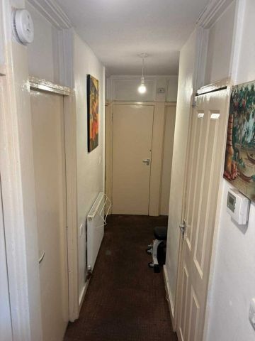 Room in a Shared Flat, York Road, SW11 - Photo 3