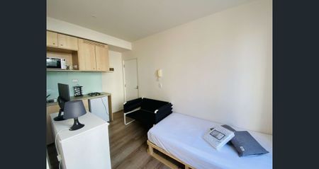 Delicate & Bright Fully Furnished Studio Apartment - Photo 4