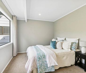 Uplifted Lifestyle Home with Pool - Photo 5