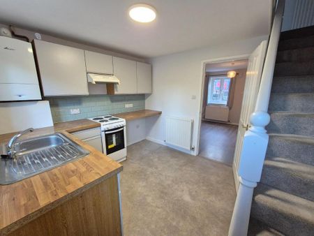 2 bedroom end of terrace house to rent - Photo 3