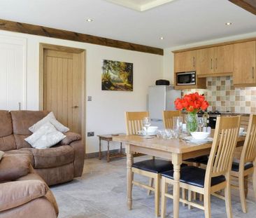 2 bedroom barn conversion to rent - Photo 1