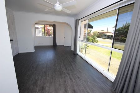 TWO BED APARTMENT BANORA POINT - Photo 4