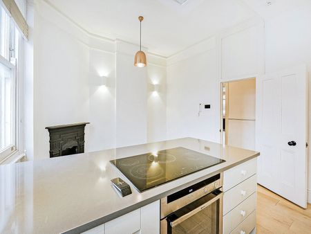 Shaftesbury Avenue, London, W1D - Photo 3