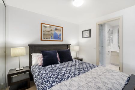 Gorgeous fully furnished apartment in Port Authority Building - Photo 5