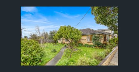 Large Home easy access to everything! - Photo 2