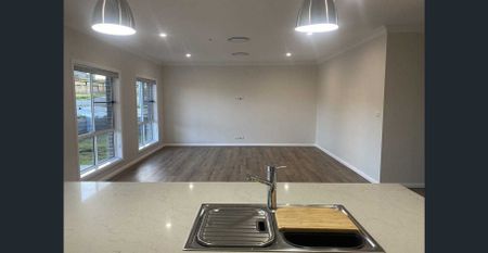 CALALA - Four Bedroom Hamptons Style Home - Photo 5