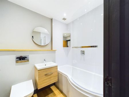 2 bedroom Flat To Let - Photo 2