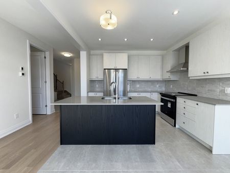 Minesing: Brand New 4 Bed + Den, 2.5 Bath Upper Unit, Sweet Cicely St. - Photo 5