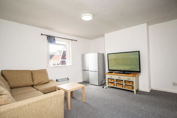 4 bed Flat for Rent - Photo 1