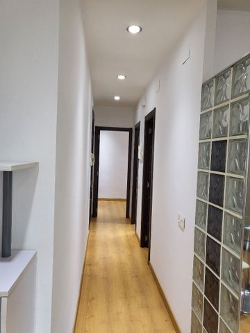 Piso de alquiler en Carrer de Bonaventura Hernandez I Sanahuja, Eixample - Photo 2