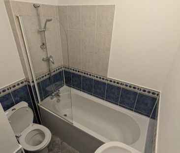 3 bedroom terraced house to rent - Photo 4