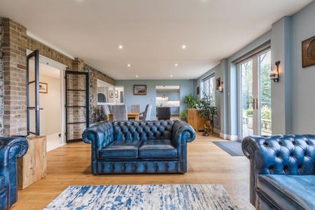 Saham Toney - Photo 4