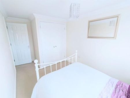 1 bedroom in a house share to rent - Photo 2