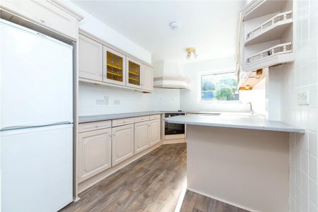 4 bedroom detached house to rent - Photo 3