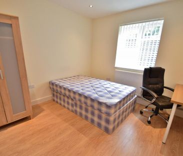 7 bedroom detached house to rent - Photo 2