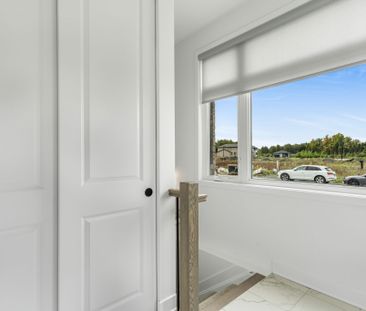 For Lease - 802 Ninaatik Place Unit# B, Blossom Park - Airport and ... - Photo 2