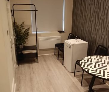 Studio Flat, Thicket Road, SE20 - Photo 1