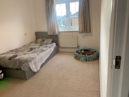 Lincoln Way, Chesterfield, North Wingfield - Photo 4