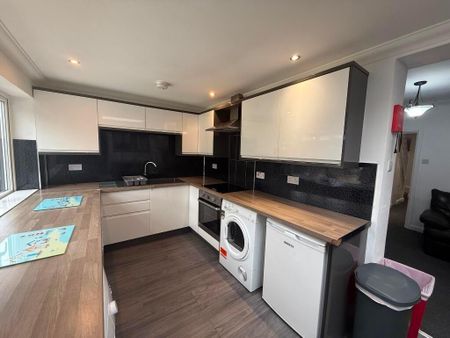 4 bedroom house to rent - Photo 3