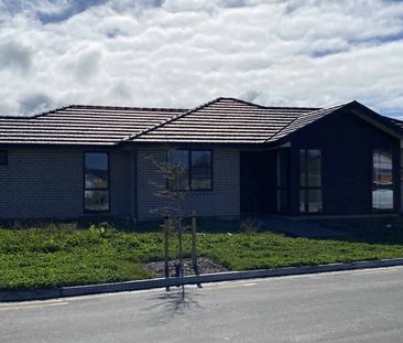 3 Bedroom Home in Ravenswood - 6 Months Rental - Photo 1