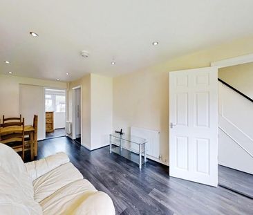4 bedroom semi-detached house to rent - Photo 5