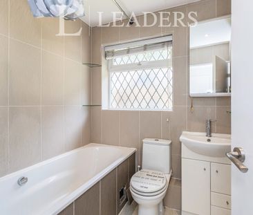 2 bedroom bungalow to rent Bankside Drive, Thames Ditton, Surrey, KT7 - Photo 6