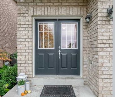 For Lease - 137 Four Seasons Crescent, Newmarket, Ontario - Photo 6