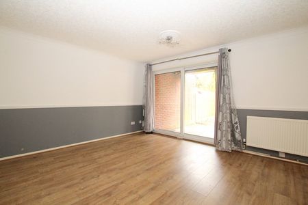 3 Bedroom Terraced House - Photo 3