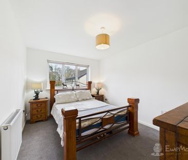 4 bedroom end of terrace house to rent - Photo 6