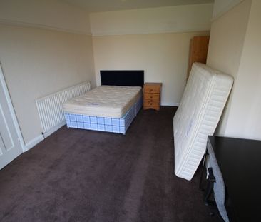 5 Bed Student Accommodation - Photo 2