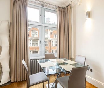 An elegant Mayfair residence on one of London's most prestigious addresses. - Photo 4