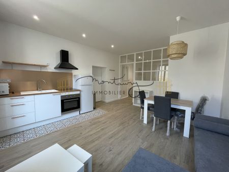 NIMES 6 RUE PUITS COUCHOUX APPARTEMENT P2 ENTIEREMENT RENOVE LOUE MEUBLE - Photo 4
