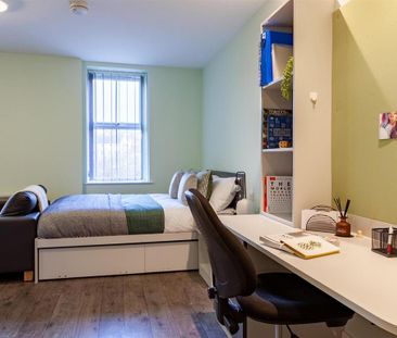 1 bedroom in a flat share to rent - Photo 2