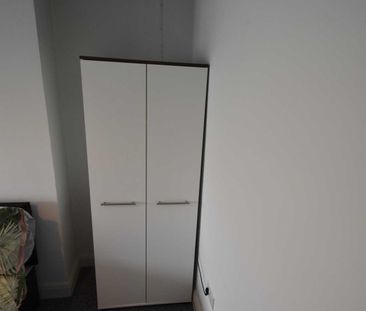 Room 1, North Avenue, Southend On Sea - Photo 2