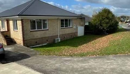 Bright and Sunny - Photo 4