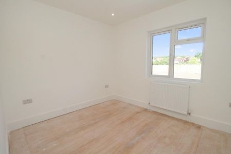 4 bedroom detached bungalow to rent - Photo 2