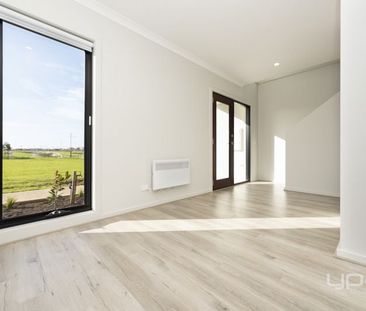 Modern Townhouse - Photo 5