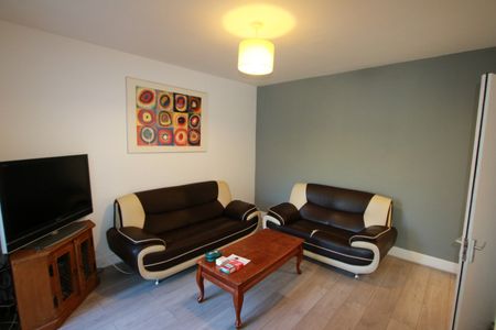 4 Bed Terraced House, Donnington Road, RG1 - Photo 2