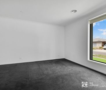 Beautiful 4 Bedroom in the heart of Strathtulloh - Photo 5