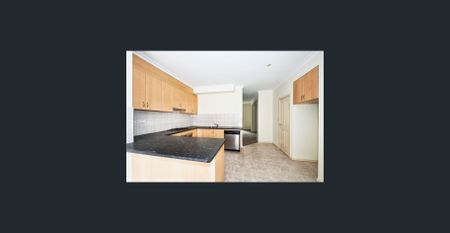 WELL PRESENTED 3 BEDROOM TOWNHOUSE IN MT COOPER BUNDOORA - Photo 3