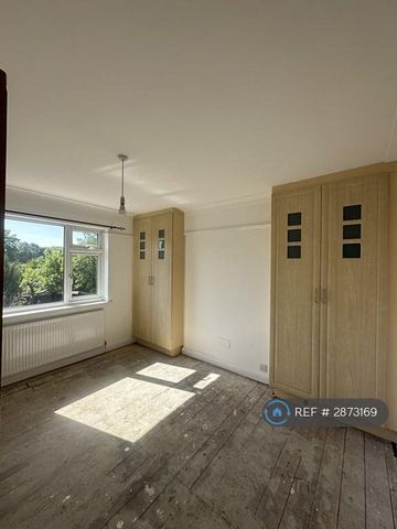 4 bedroom semi-detached house to rent - Photo 5