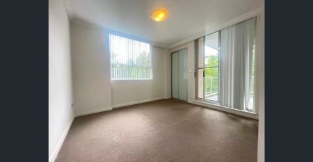 Modern 2-Bedroom Apartment in Prime Location - Homebush West - Photo 3