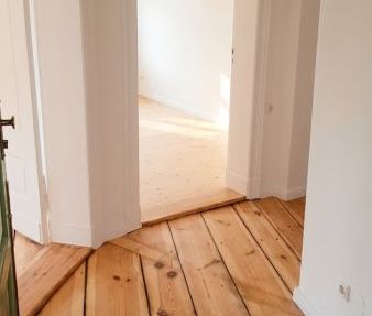 Am S-Bahnhof Strausberg! Helle 2-Zimmer-Wohnung mit Dielenboden - Photo 3