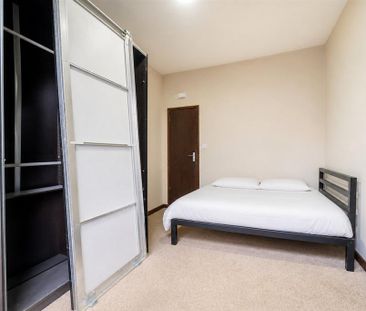 8 bedroom house to rent - Photo 2
